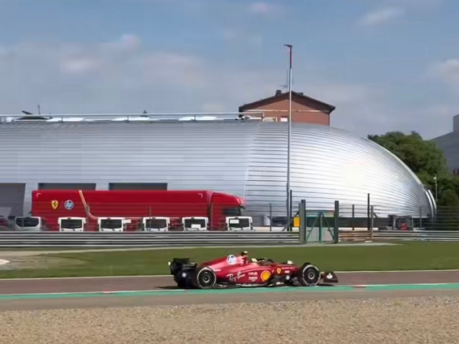 Ferrari проводит съёмочный день во Фьорано
