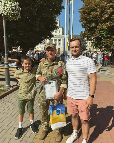 Схилимо голови. Чемпіон України з кікбоксингу загинув, воюючи поруч з татом