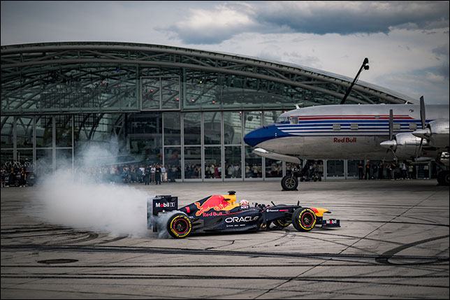 Ферстаппен сел за руль RB8 в аэропорту Зальцбурга