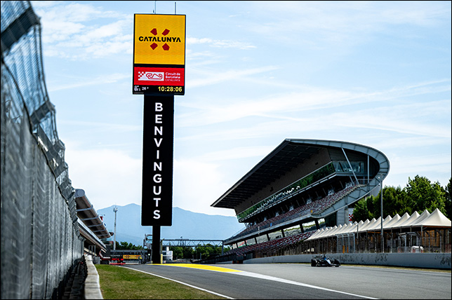 Mercedes и Racing Bulls отработали день на тестах Pirelli