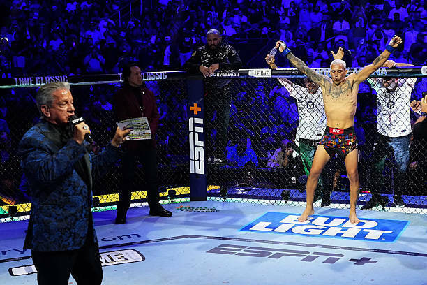 Топурія завоював титул чемпіона UFC за один раунд