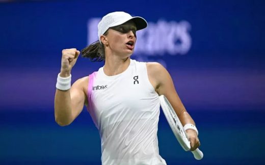 Свьонтек вийшла до півфіналу Вімблдону