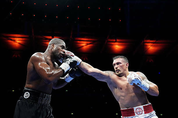 Усик знову абсолютний чемпіон світу після нокауту Дюбуа