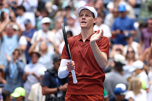 US Open. Сіннер почав захист титулу з розгромної перемоги, Серундоло вперше в кар'єрі відігрався з 0-2 по сетах