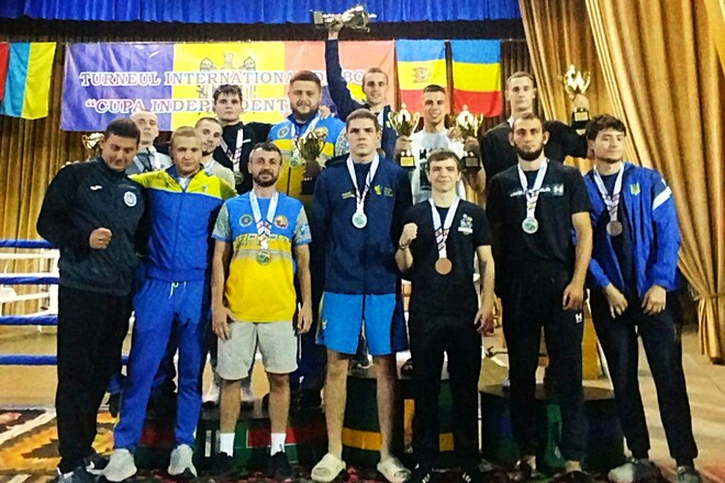 Збірна України з боксу взяла 10 медалей на молодіжному турнірі у Молдові