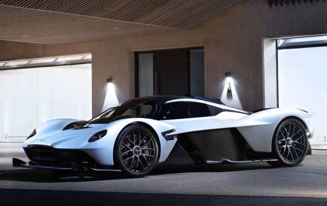 Риккардо продаёт уникальный гиперкар Aston Martin