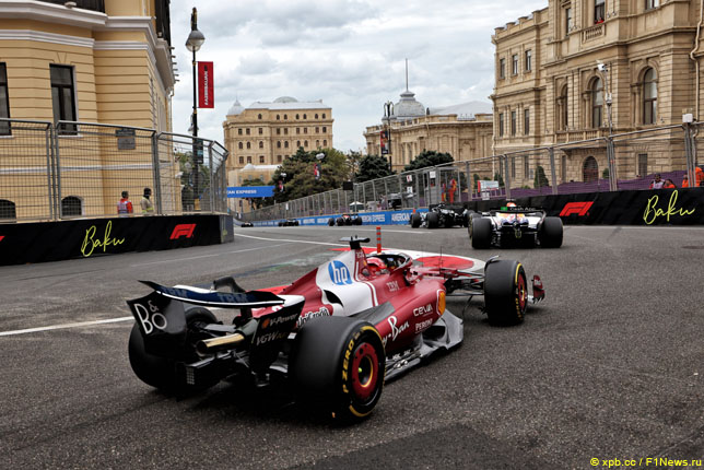 В Ferrari расследуют проблему с двигателем Леклера