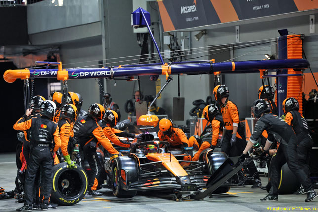 В McLaren решат проблемы с пит-стопами не раньше 2026-го