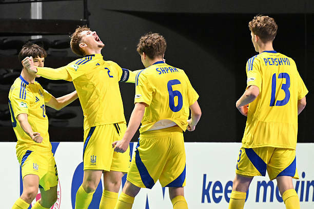 Іспанія і Україна в матчі з 11 голами визначили фіналіста Євро U-19