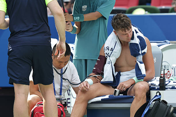 "Нам що, потрібно вмирати на корті?". ATP розглядає впровадження офіційного "правила спеки" на турнірах після хвилі відмов у Шанхаї