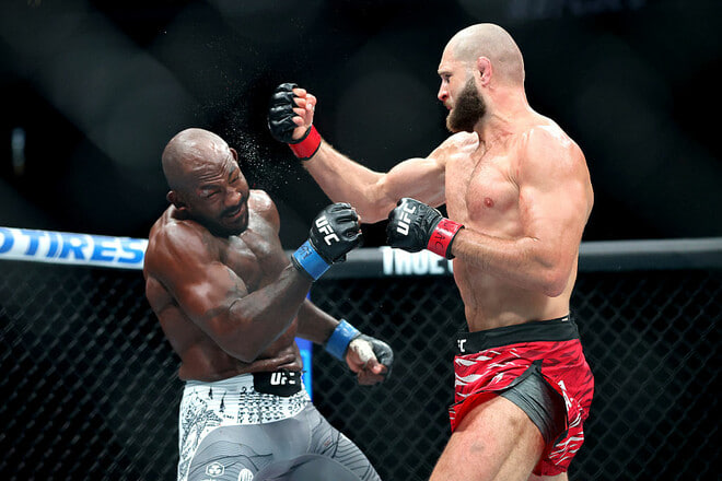 Прохазка нокаутував Раунтрі на UFC 320: огляд та аналіз бою