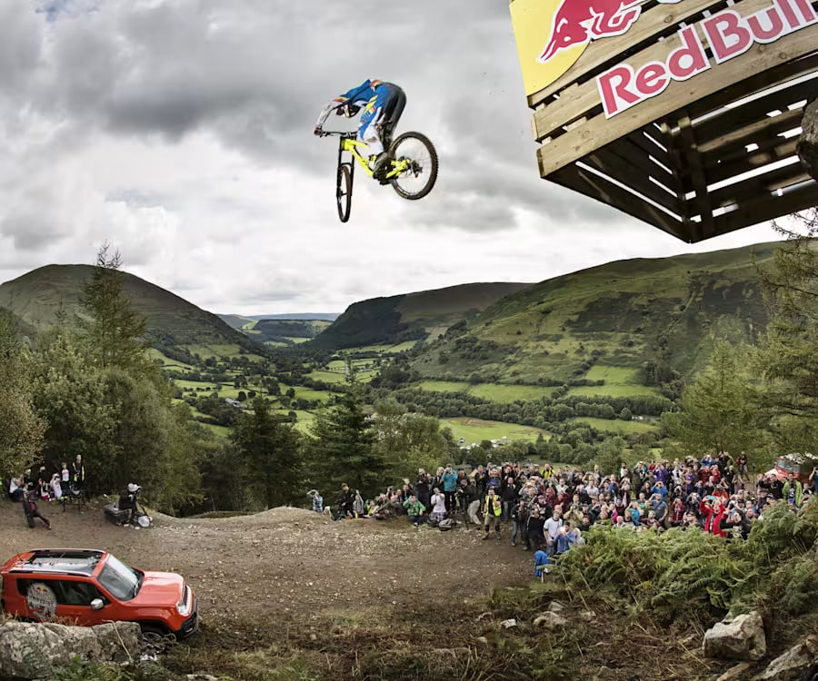 Як Red Bull завоював світ спорту