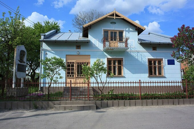 Усик долучився до відбудови музею Шухевича у Львові
