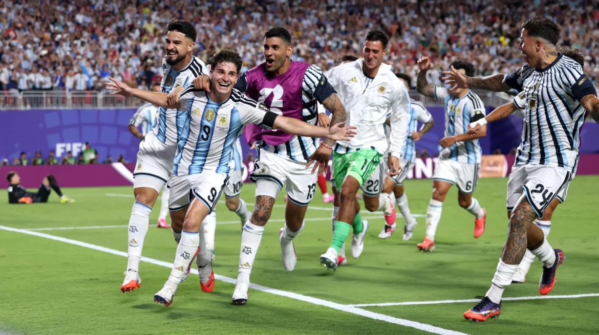 Чому Аргентину хочуть виключити з ЧС-2026: петиція Argentina Out, рішення VAR у матчах з Єгиптом і Швейцарією, відповідь ФІФА та шанси на дискваліфікацію перед півфіналом в Атланті.