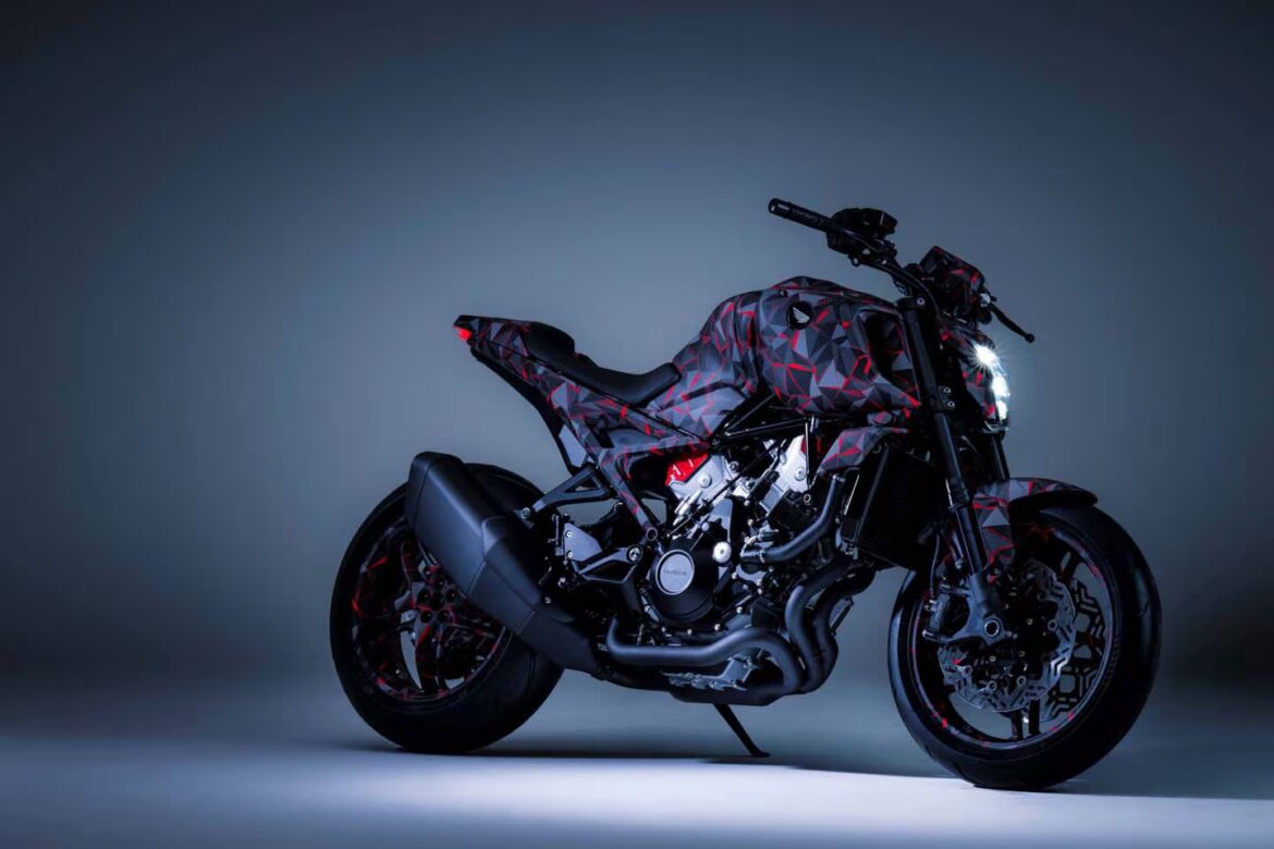 Honda наближає до серії V3R 900 E-Compressor із 900-кубовим двигуном V3. Патентні зображення розкрили дизайн, раму, компресор, маятник і гальма нового мотоцикла.