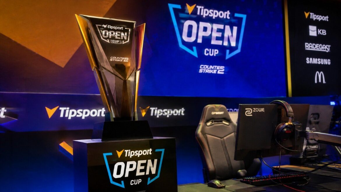 Три українські команди стартували на Tipsport Open Cup із CS2: Jam і NAVI Junior виграли по два матчі, MAYBE — один. Результати, рахунки карт, таблиця, формат і розклад турніру у Празі.