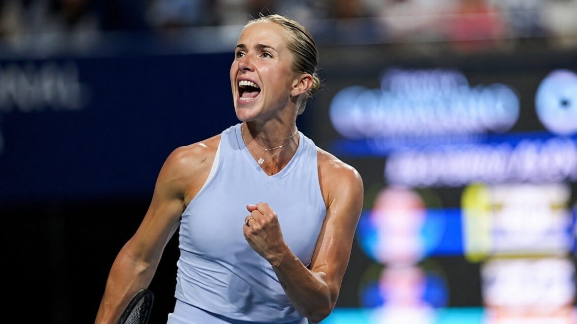 Еліна Світоліна вийшла у півфінал WTA 1000 у Торонто, обігравши Єкатерину Александрову 3:6, 6:0, 6:3. Далі українка зіграє з Ігою Свьонтек за місце у фіналі. Матч пройде 12 серпня. За титул.