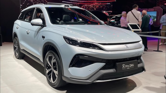 Новий BYD Song Pro 2027 отримав систему Super DM-i Flex, запас ходу до 1100 км і можливість їздити на електриці, бензині та етанолі. Характеристики, оснащення та версії GL і GS.
