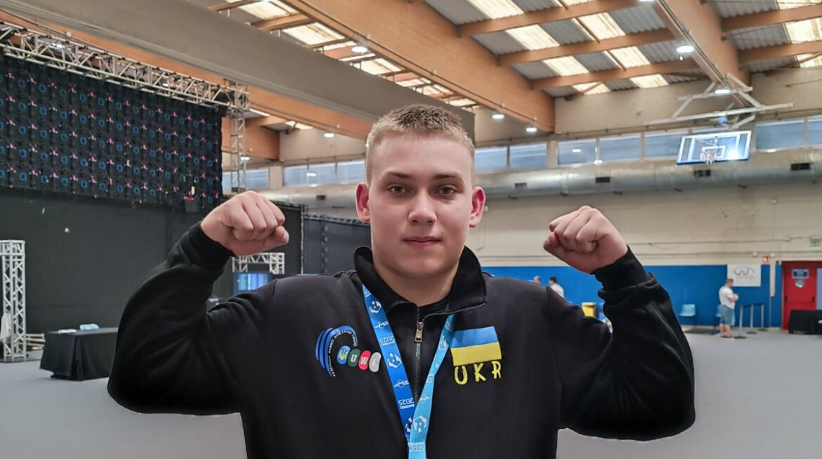 Важкоатлет Донеччини Михайло Малюк здобув бронзу чемпіонату Європи U17 у Приштині. Українець підняв 140 кг у ривку та набрав 298 кг у двоборстві.