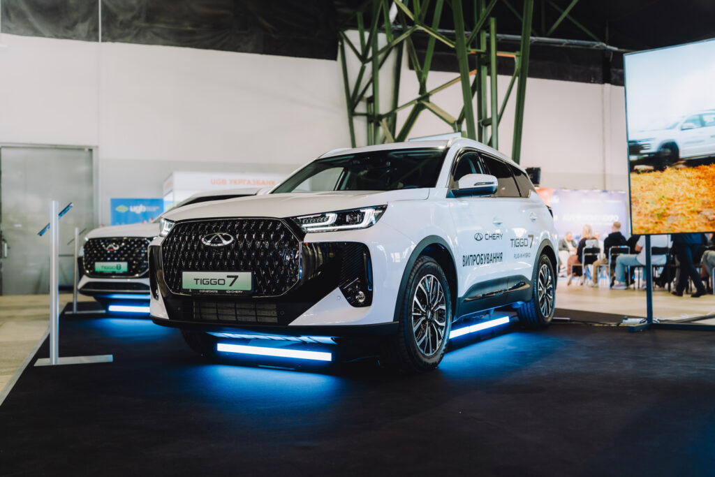 Chery представила три гібридні кросовери на Plug-In Ukraine 2026 у Києві